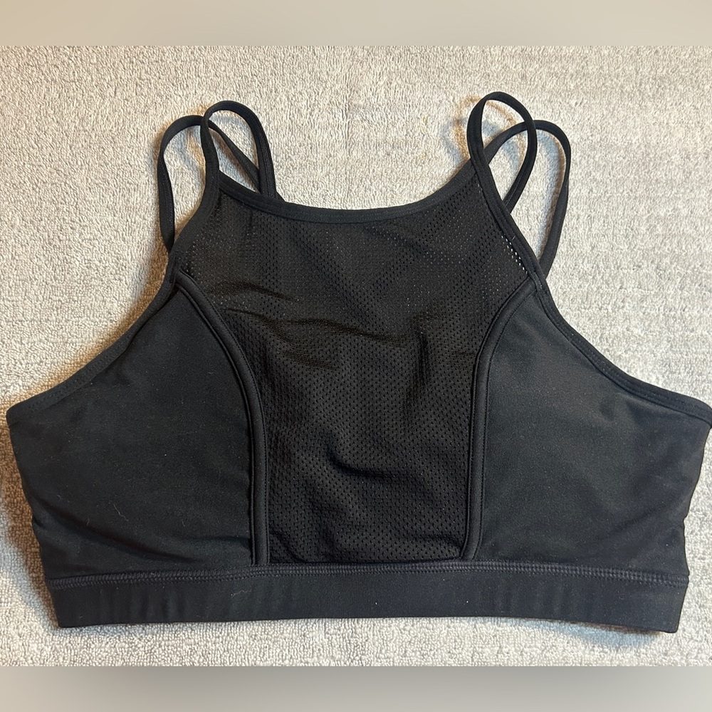 High-Neck Strappy Sports Bra / Crop Top
